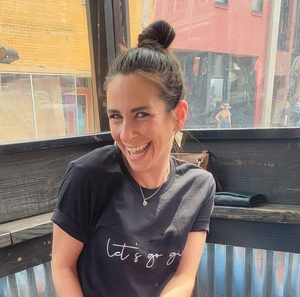 Meet your Posher, Lara